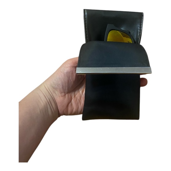 Fendi leather sunglass case - Picture 8 of 16